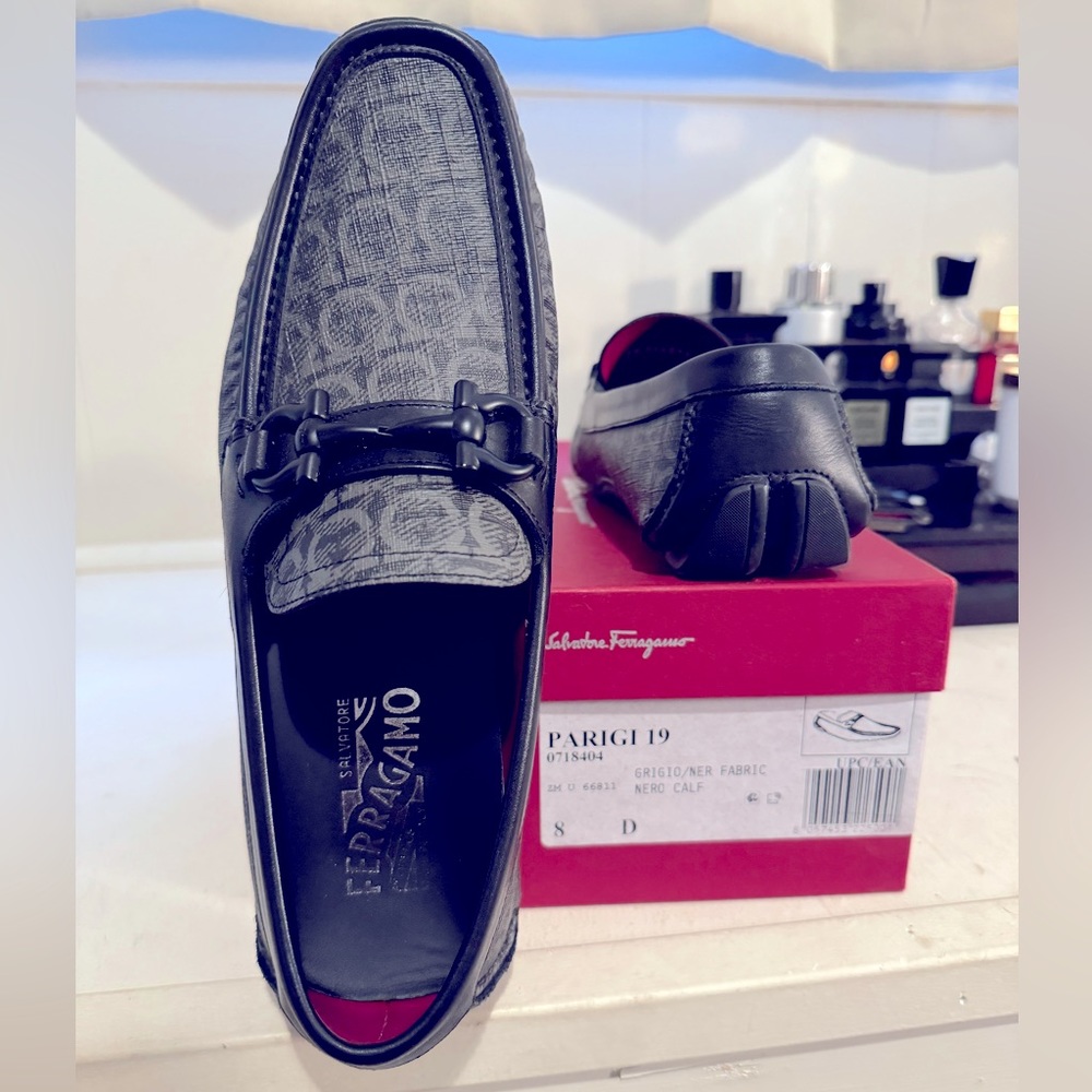 Salvatore Ferragamo Parigi 19 Logo Driver Size: 8D